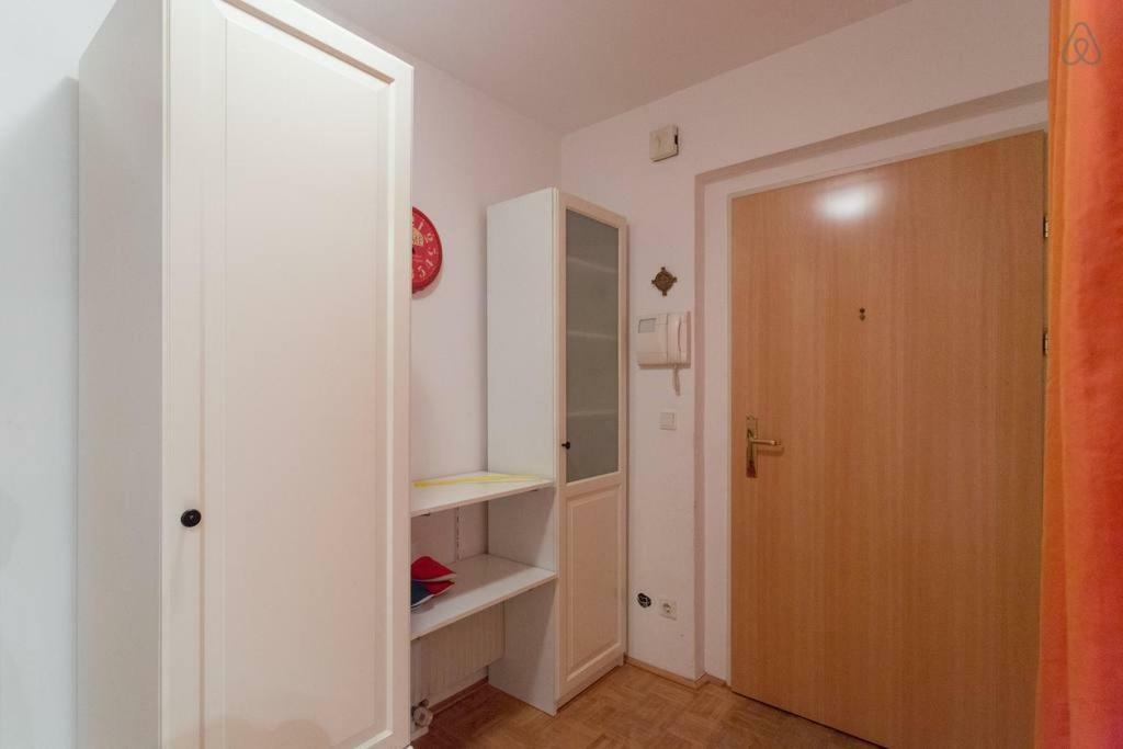 Relaxing Terrace Apartment In Lively Area Відень Екстер'єр фото